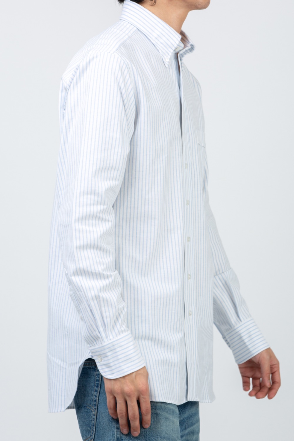 (CARRY OVER) WHITE AND BLUE PENCIL STRIPE COTTON OXFORD CLOTH BUTTON-DOWN SHIRT