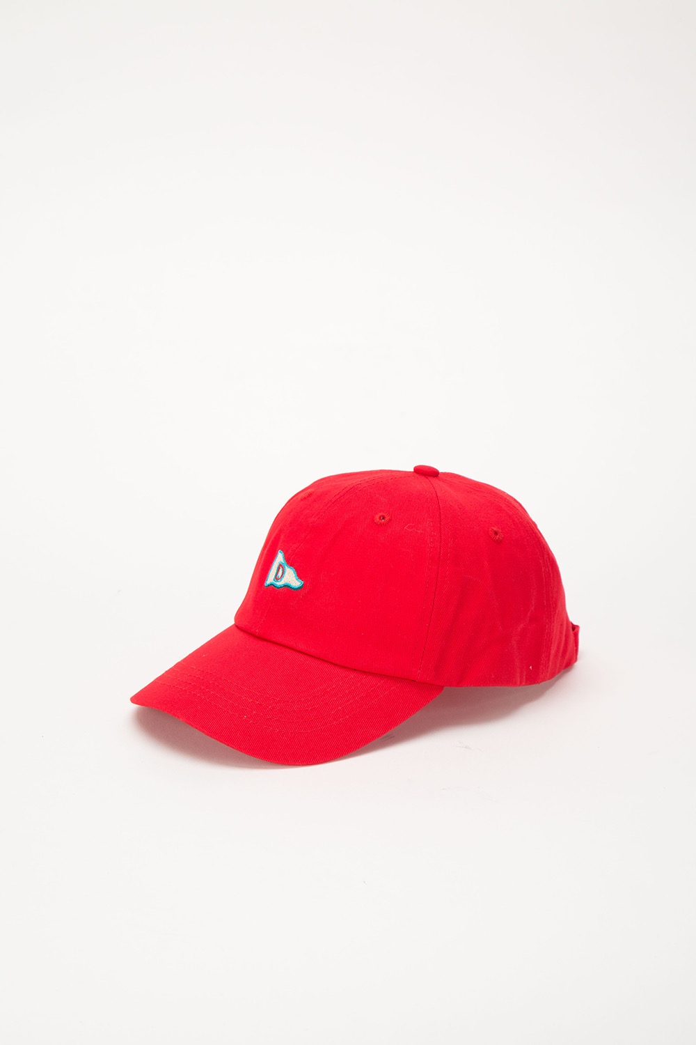 (22SS) RED &#039;D&#039; FLAG EMBLEM COTTON TWILL BASEBALL CAP
