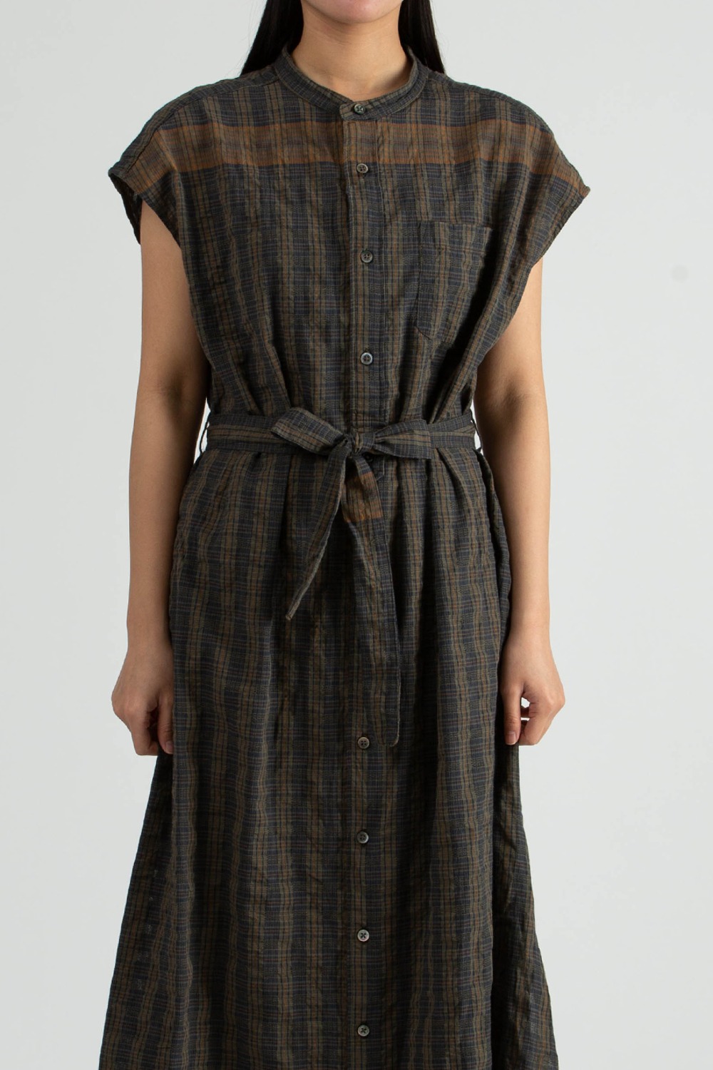 (23SS) BANDED COLLAR DRESS OLIVE SMALL SEERSUCKER PLAID